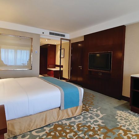Holiday Inn Dhaka City Centre By Ihg Exterior photo