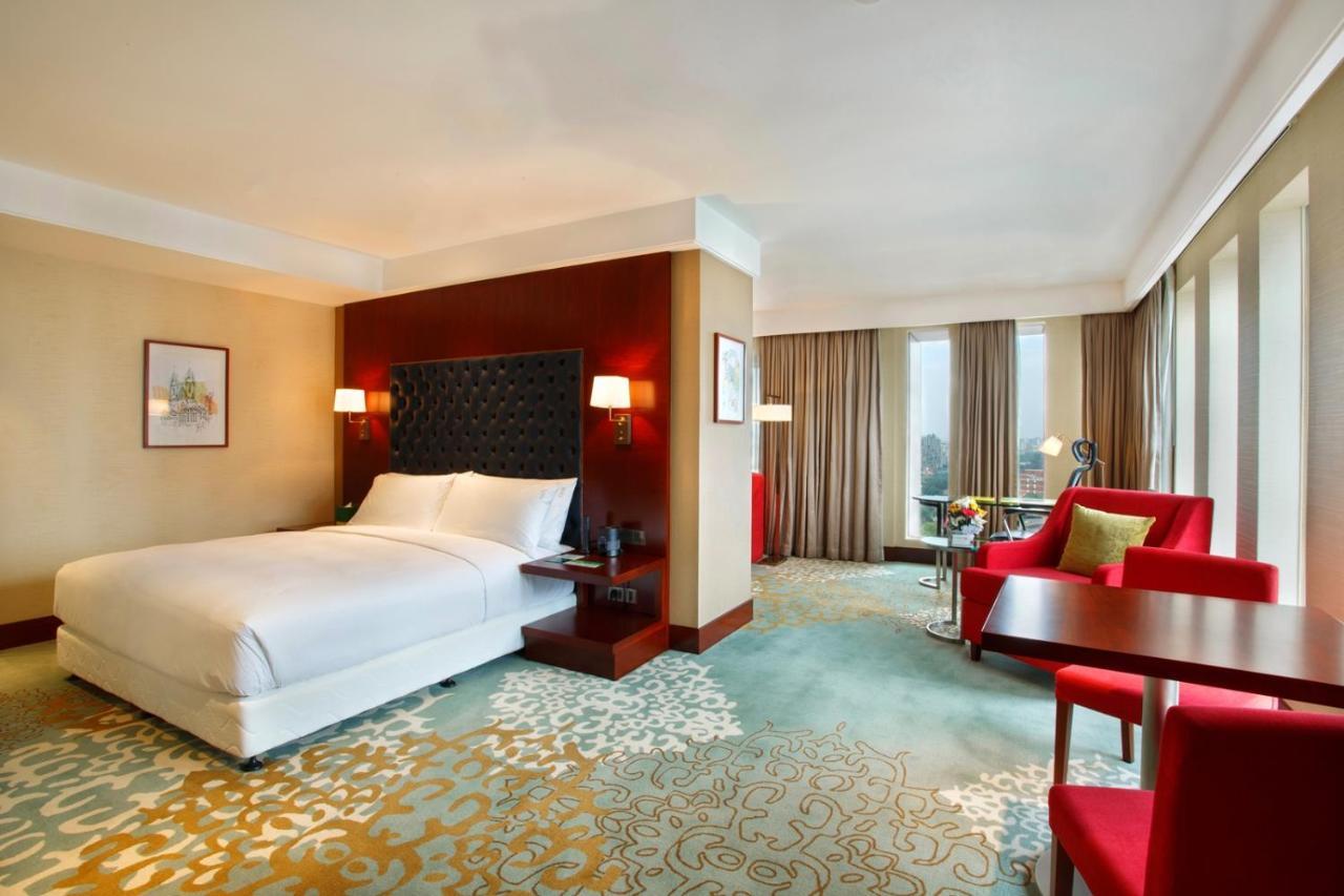Holiday Inn Dhaka City Centre By Ihg Exterior photo