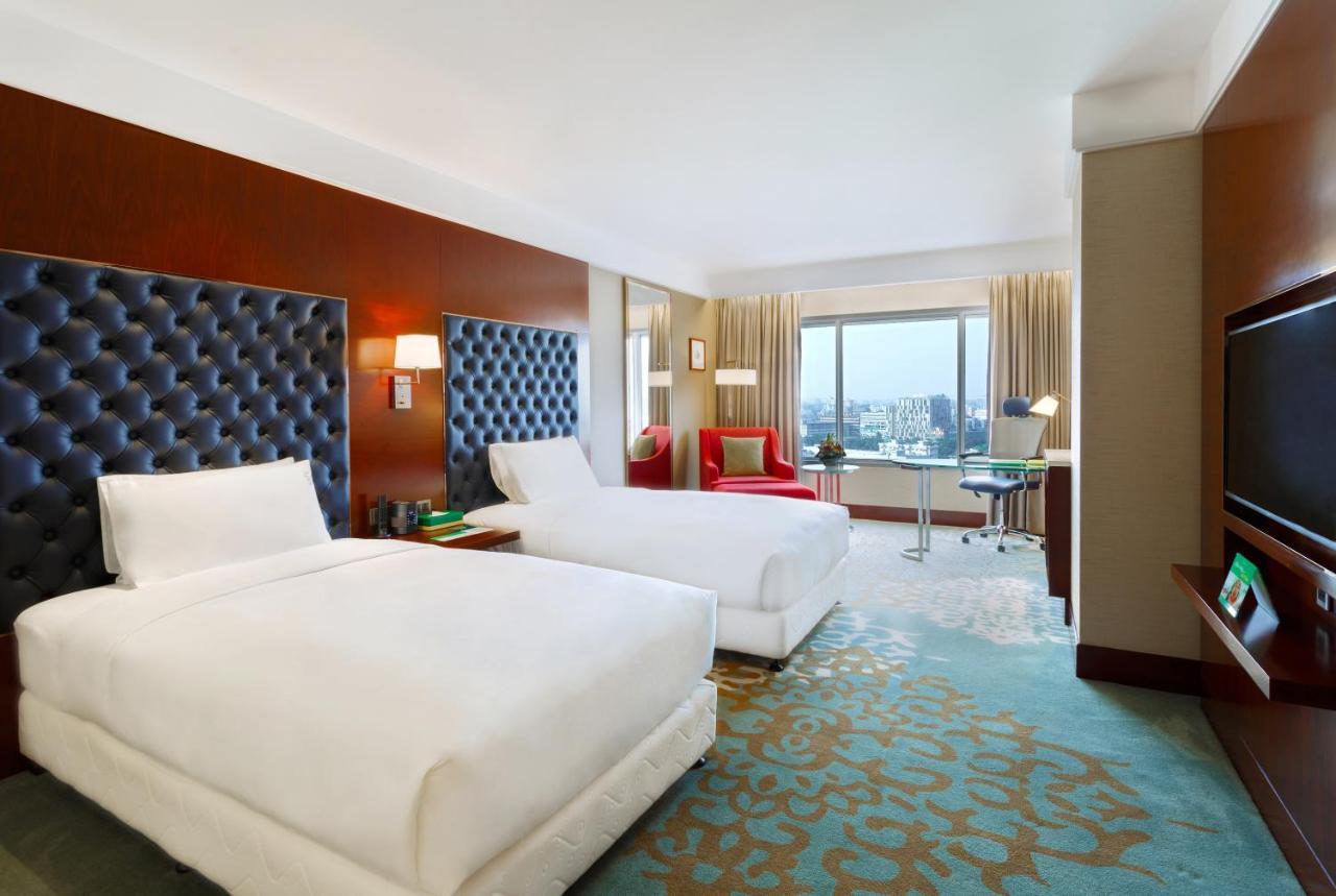 Holiday Inn Dhaka City Centre By Ihg Exterior photo
