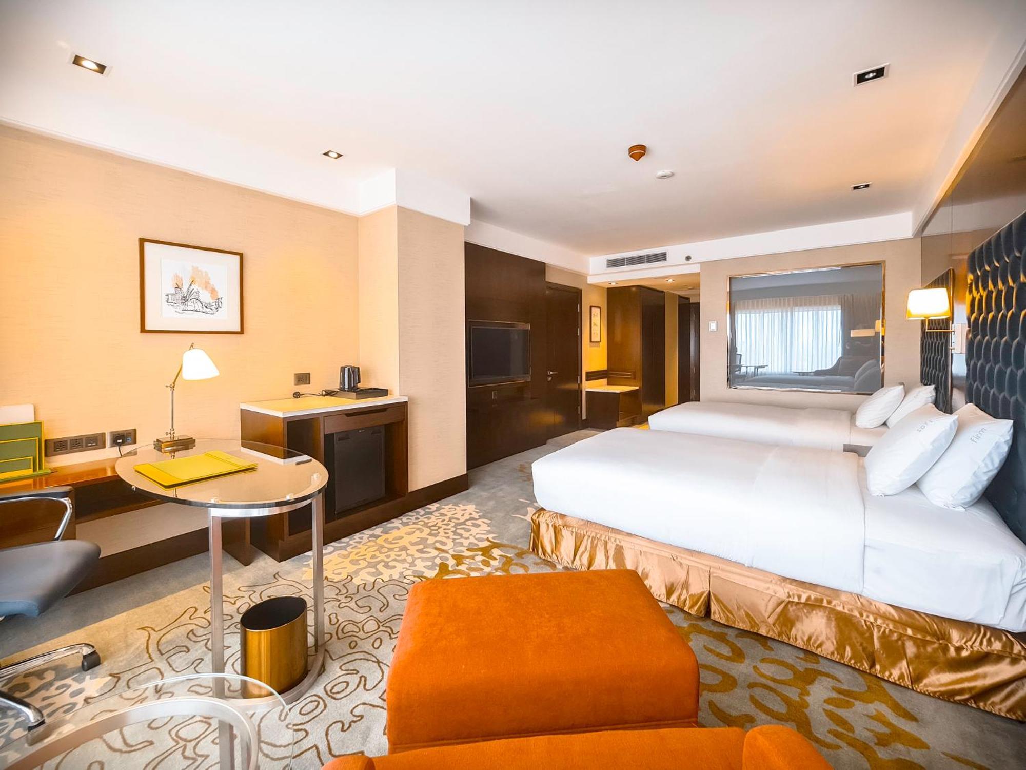 Holiday Inn Dhaka City Centre By Ihg Exterior photo
