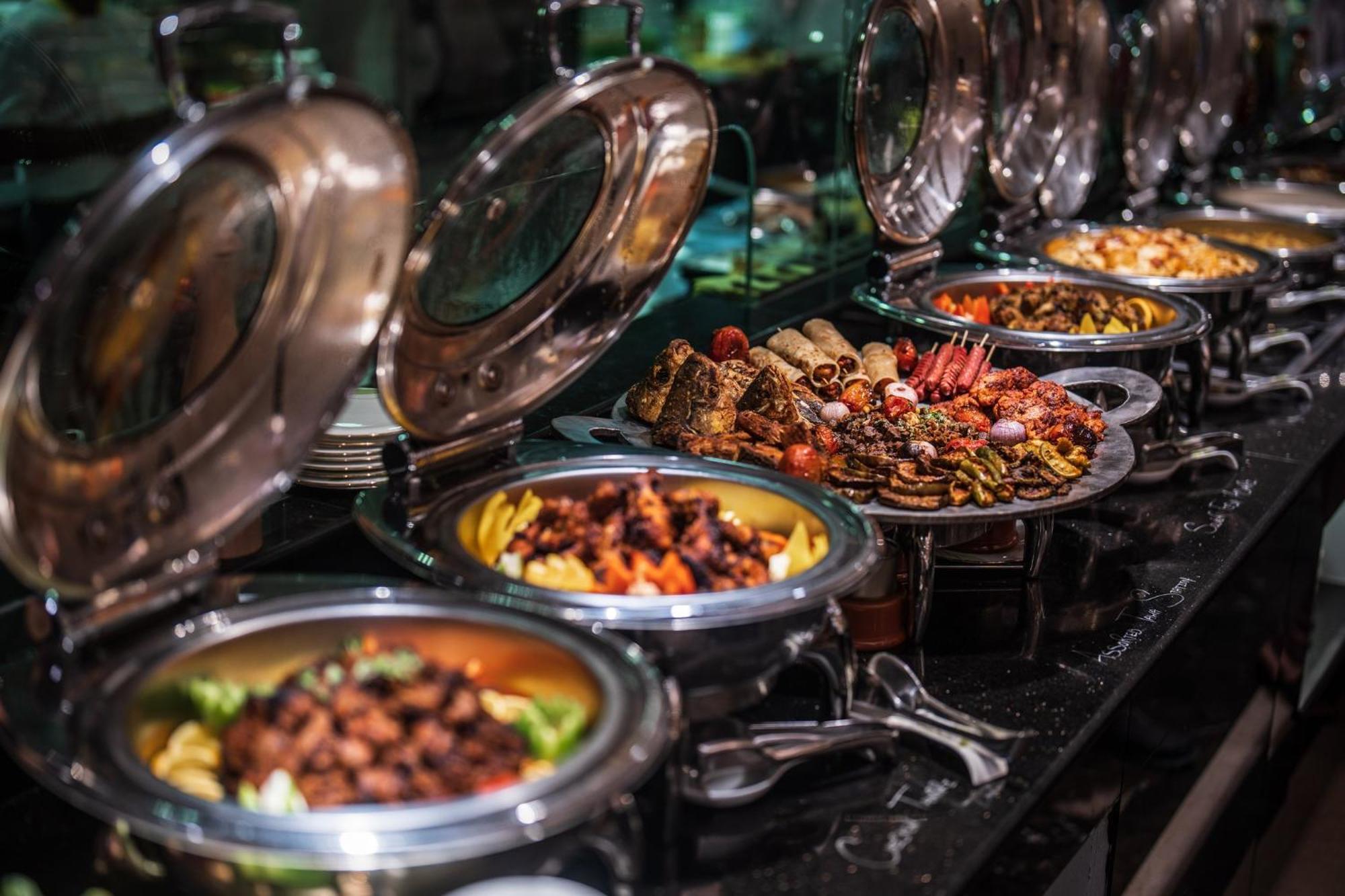 Holiday Inn Dhaka City Centre By Ihg Exterior photo