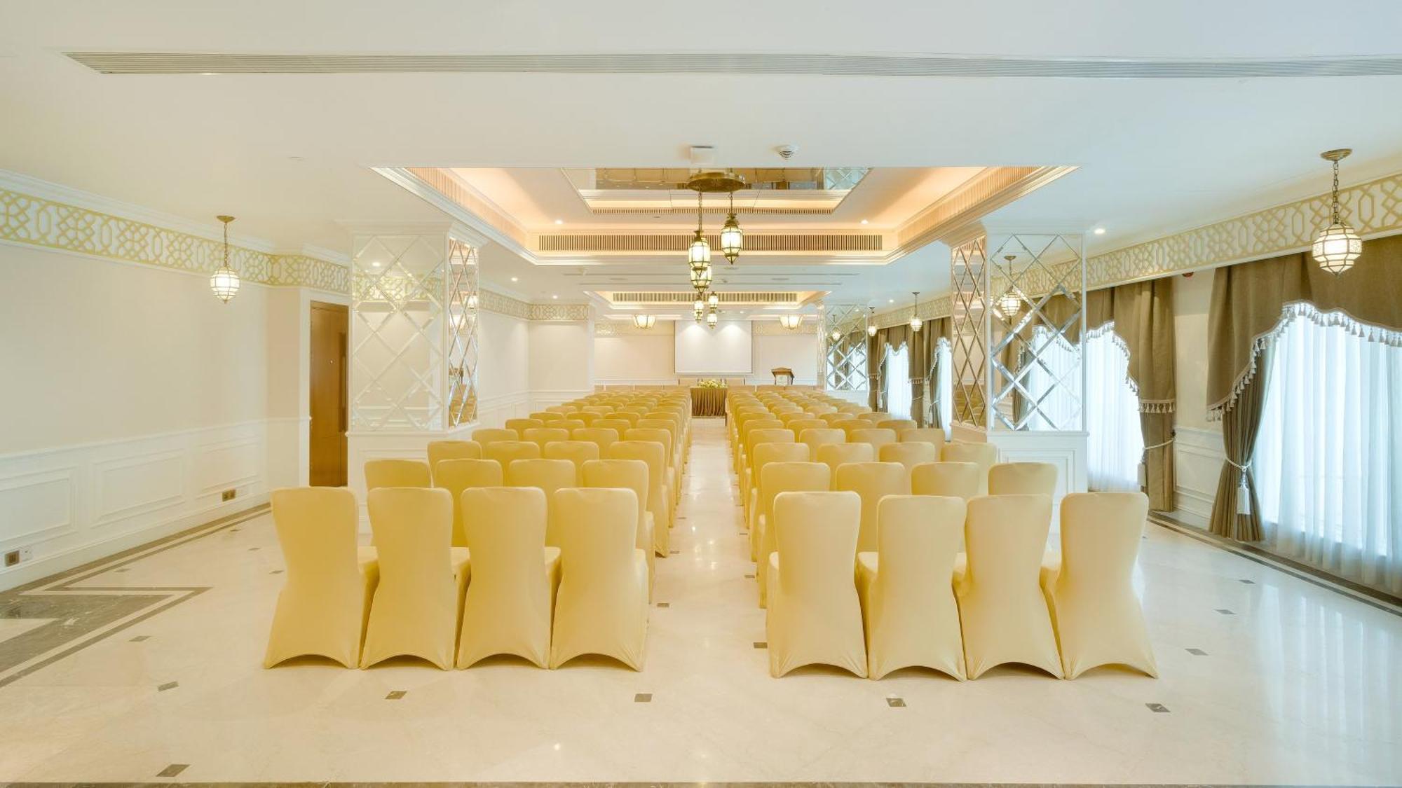 Holiday Inn Dhaka City Centre By Ihg Exterior photo