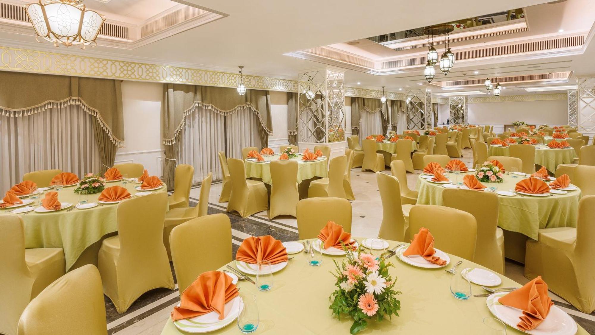 Holiday Inn Dhaka City Centre By Ihg Exterior photo