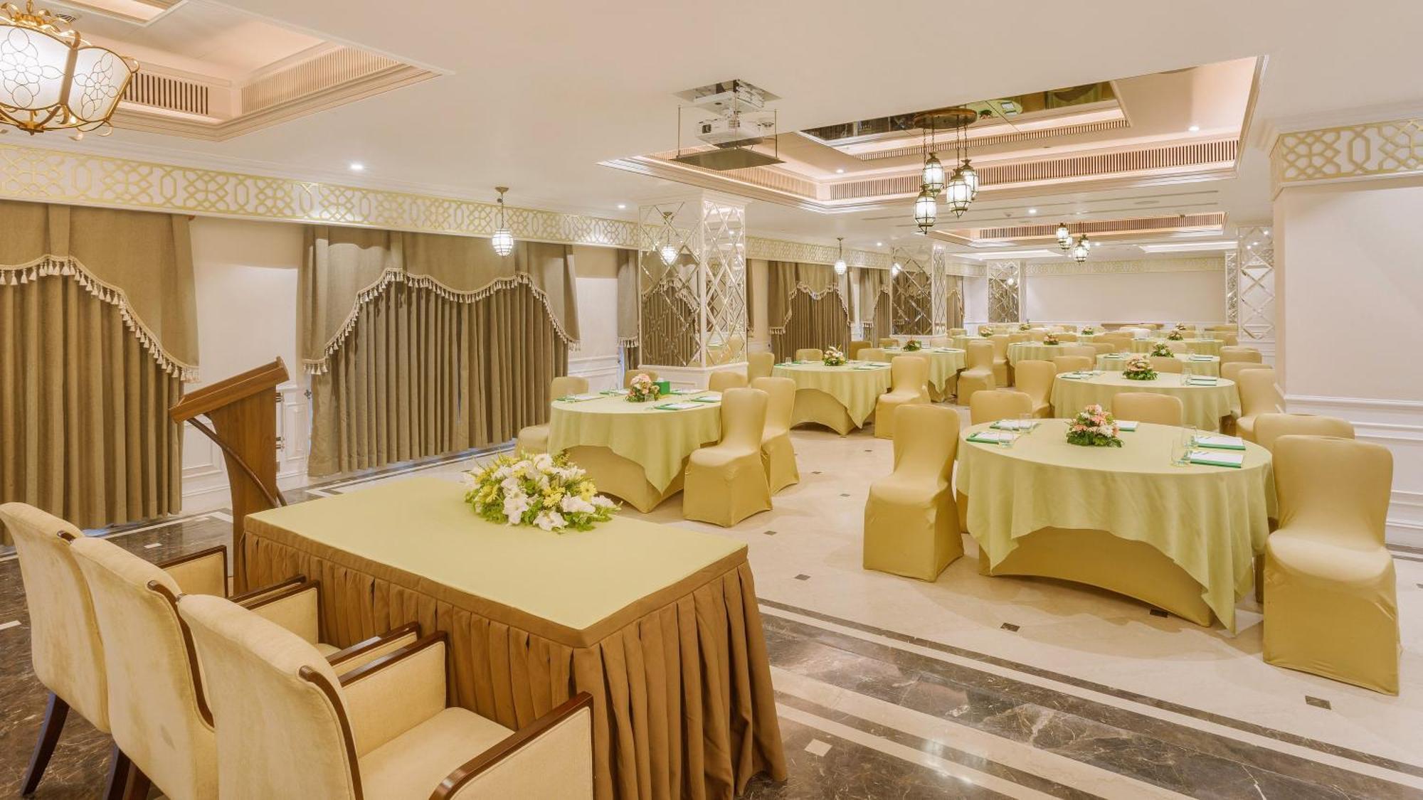 Holiday Inn Dhaka City Centre By Ihg Exterior photo